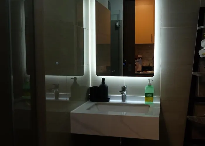 Lourdes' Place, Shore 2-tower 1, 2 Beds, Pasay Near Mall Of Manila