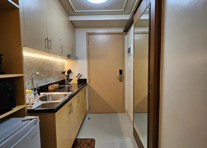 Lourdes' Place, Shore 2-tower 1, 2 Beds, Pasay Near Mall Of Apartment Manila