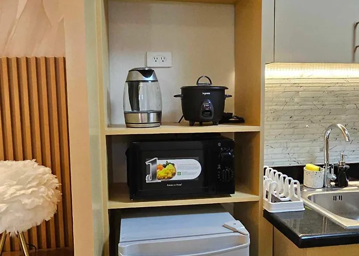 Lourdes' Place, Shore 2-tower 1, 2 Beds, Pasay Near Mall Of *