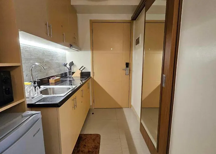 Lourdes' Place, Shore 2-tower 1, 2 Beds, Pasay Near Mall Of Manila