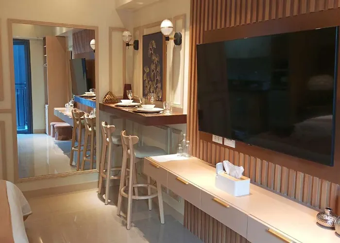 Lourdes' Place, Shore 2-tower 1, 2 Beds, Pasay Near Mall Of Apartment